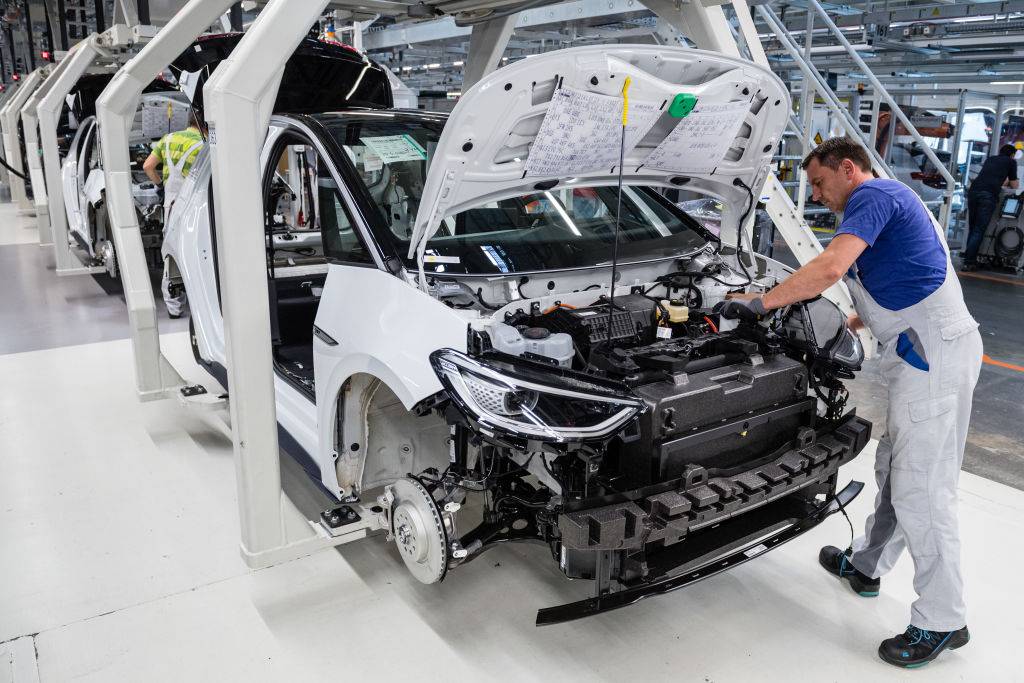 electric-car-production-at-volkswagen-zwickau-plant